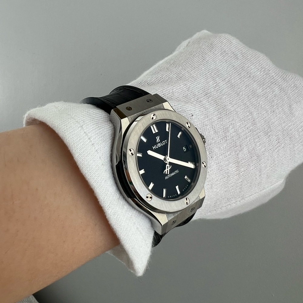 Hublot Classic fusion Titanium 38mm with alligator strap